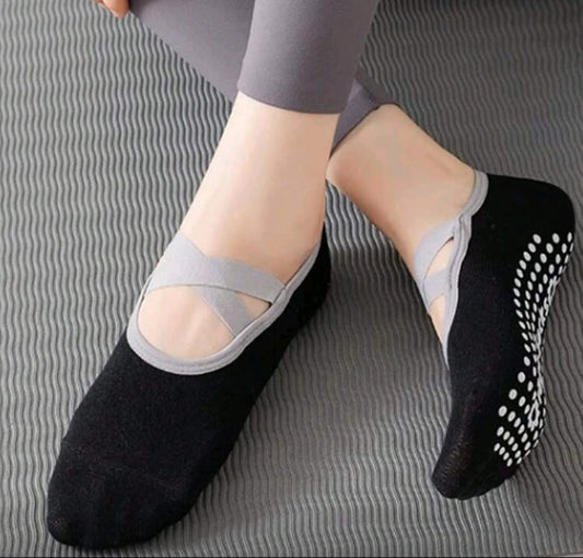 Professional Non-Slip Silicone Indoor Fitness Socks - Black